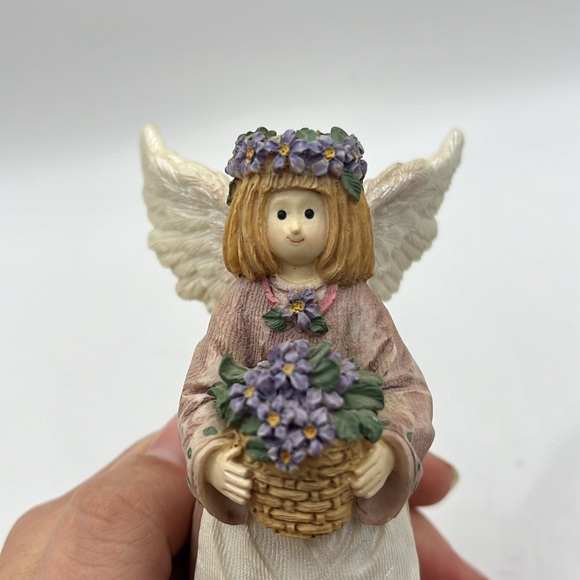 Flower Angel March Violet Figurine Resin 1995 Linda Grayson Collection - Picture 7 of 16
